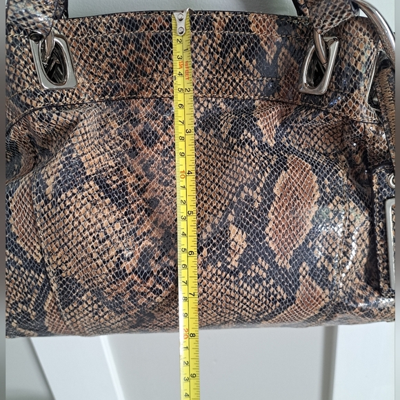 B. Makowsky Snakeskin Embossed Leather Shoulder Bag - Picture 7 of 8